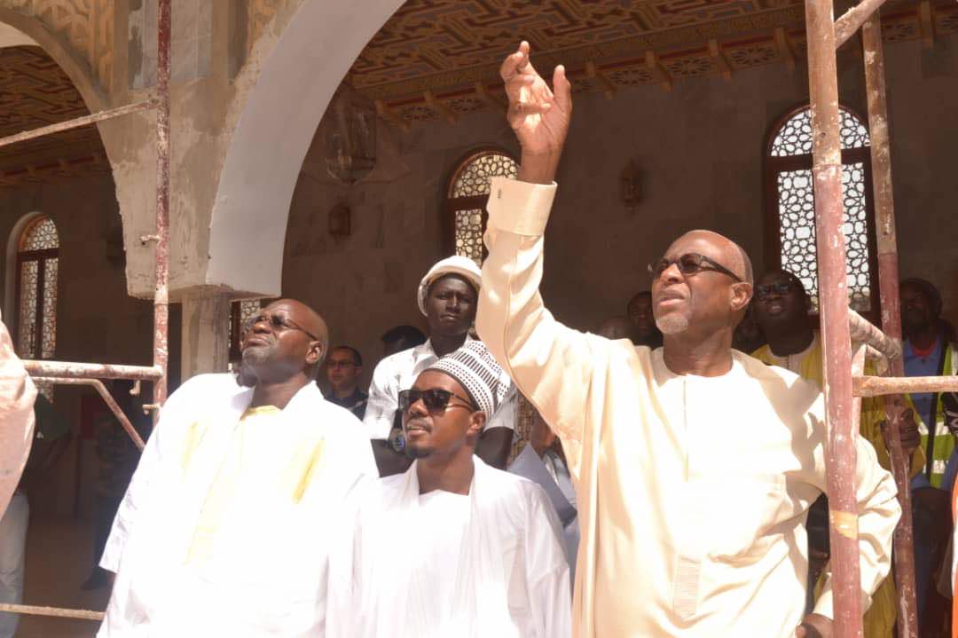 Serigne Bass Abdou Khadre en visite sur le chantier de Massalikoul Jinane