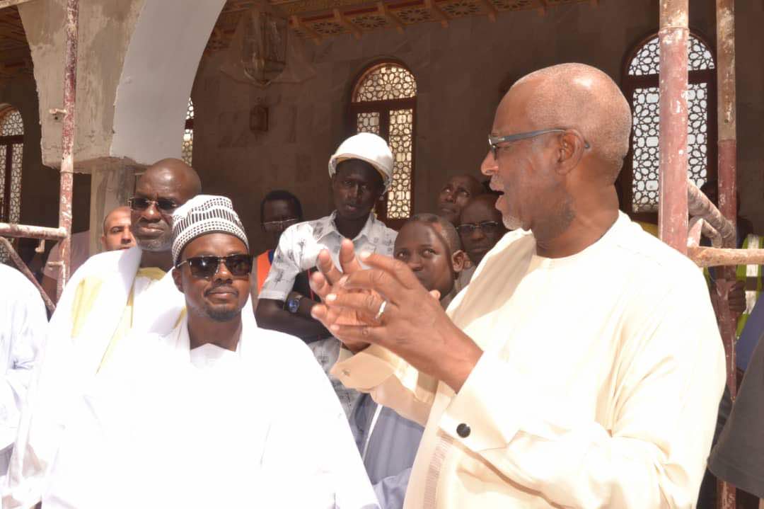 Serigne Bass Abdou Khadre en visite sur le chantier de Massalikoul Jinane