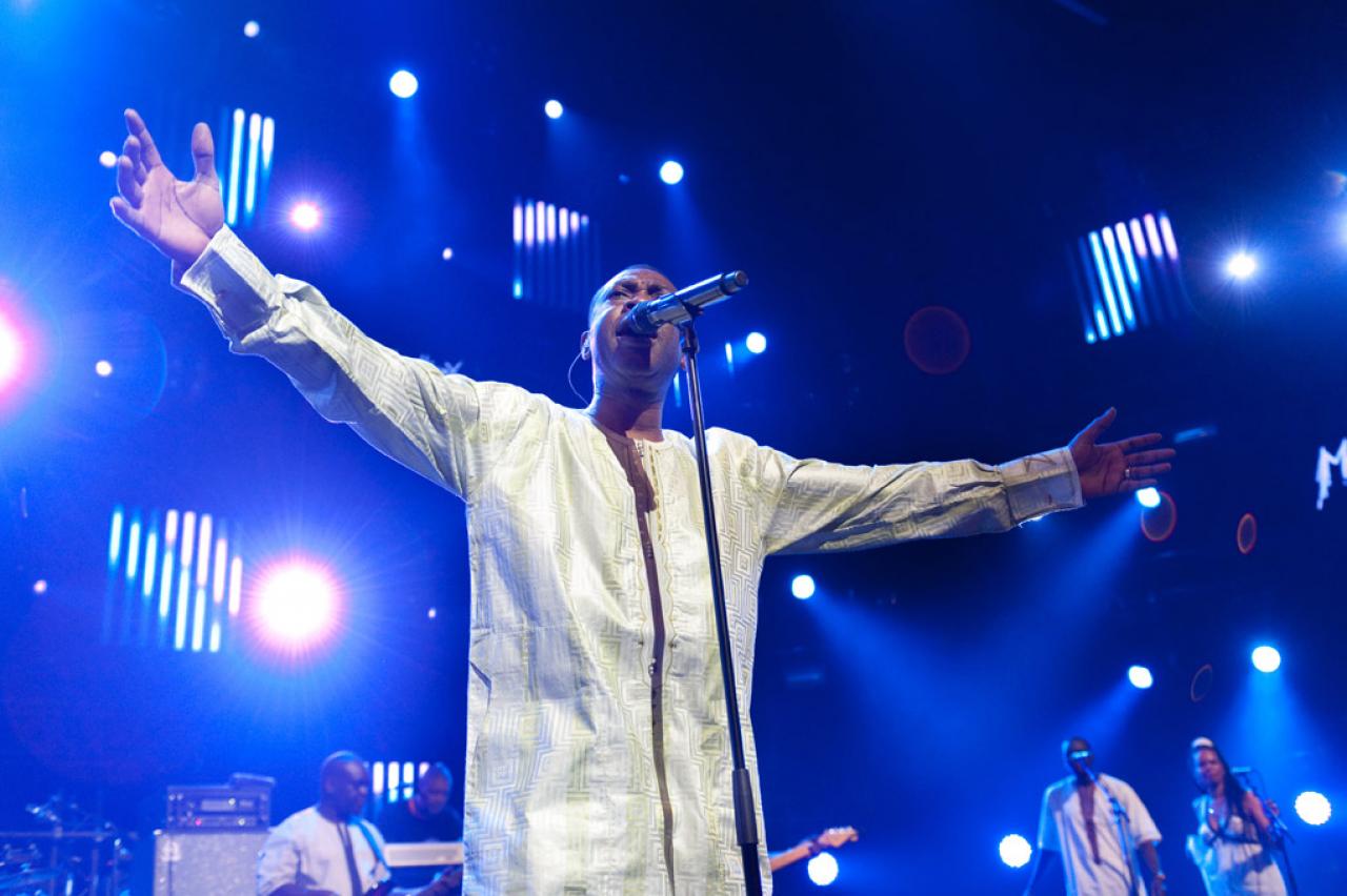 Youssou N'Dour au Gala de la Gendarmerie sénégalaise ( Rediff en HD sur Youtube)