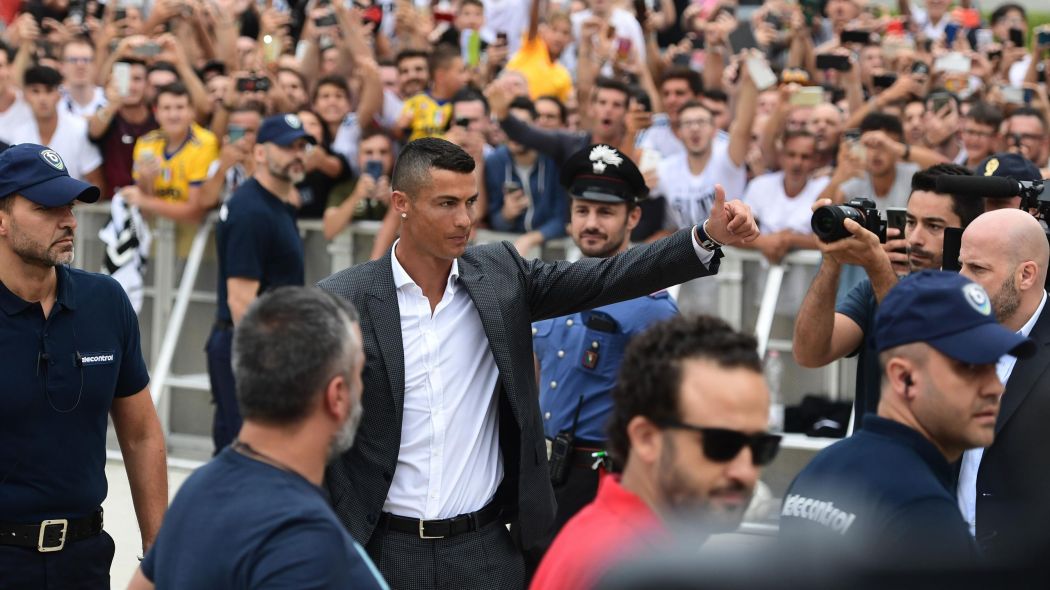 Photos – Arrivée de Cristiano Ronaldo à Turin Photos – Arrivée de Cristiano Ronaldo à Turin