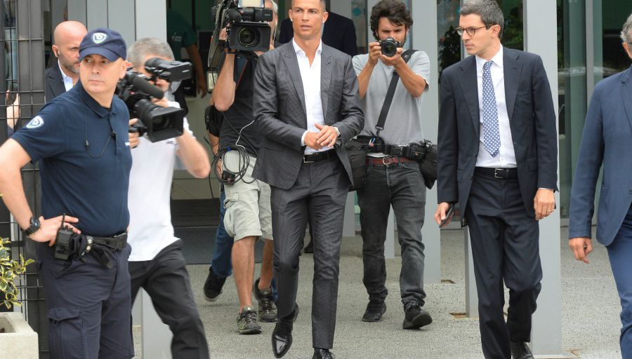 Photos – Arrivée de Cristiano Ronaldo à Turin