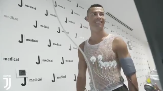 Photos – Arrivée de Cristiano Ronaldo à Turin