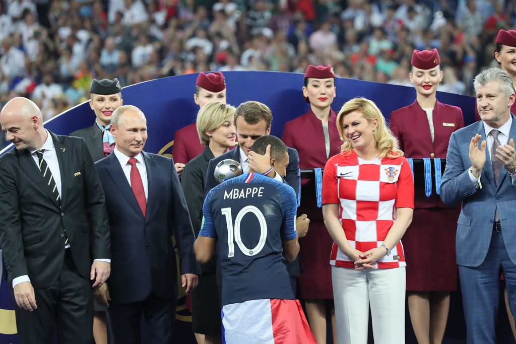 Kolinda Grabar-Kitarovic, la présidente croate, en bikini: non, ce n'est pas elle sur ces photos ( Leral )