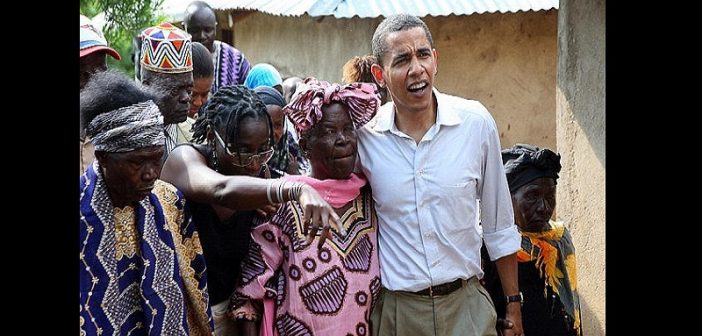 VIDÉO: En visite au Kenya, Barack Obama danse avec sa grand-mère