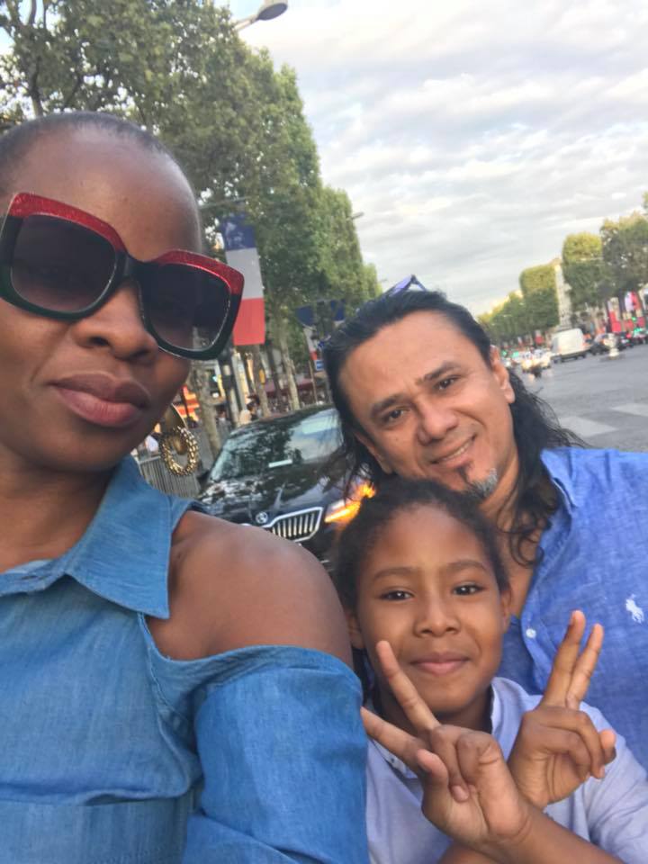 Photos : Alphie Ba TFM en vacances à Paris, avec son mari, Ricardo et leur fils