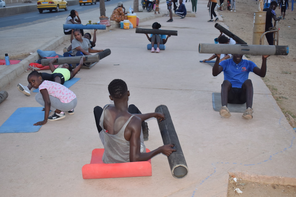 10 photos : Les Sénégalais en mode sport fitness sur le parcours sportif de la Corniche de Dakar