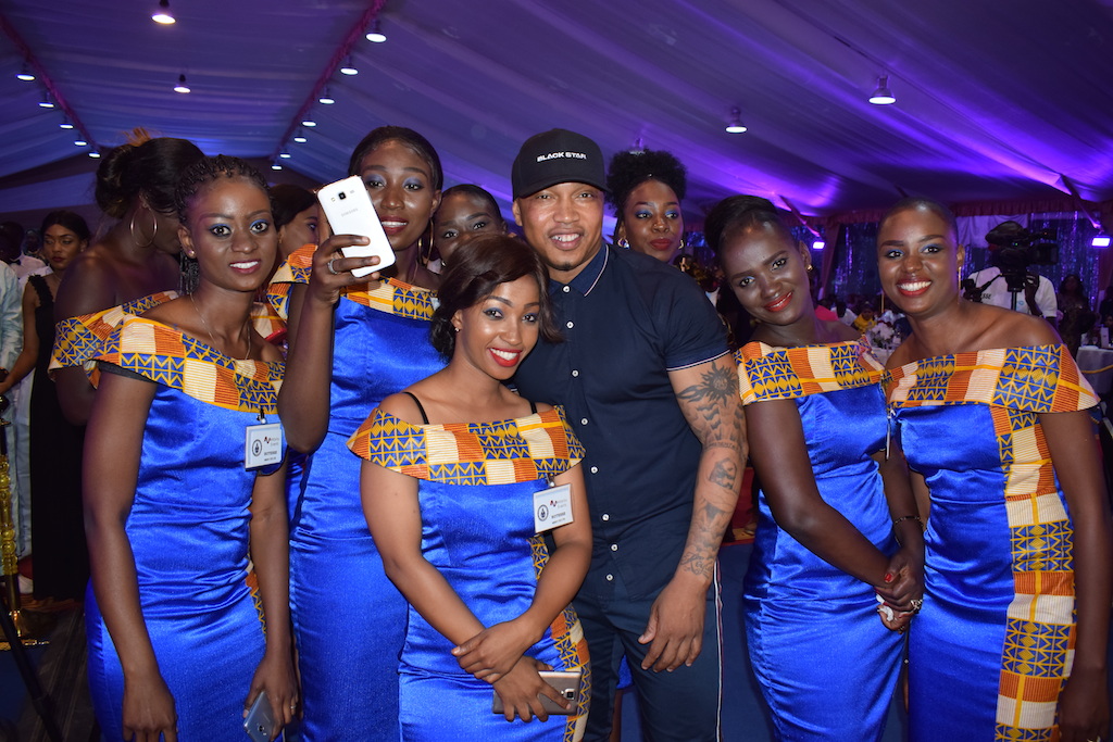 Photos : El Hadji Diouf bien entouré au Gala de la Gendarmerie