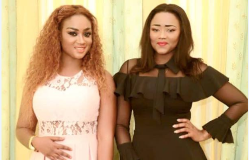 Photos : Fama Thioune et Adja Astou, deux belles nymphes tout en fleurs
