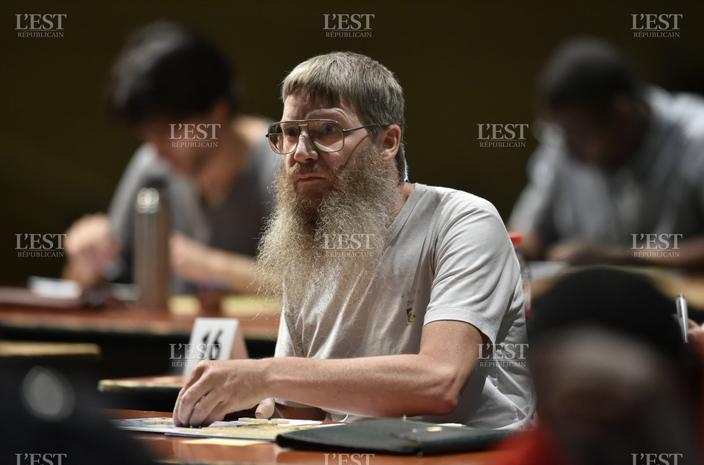 Photo HD Nigel Richards, Néo-Zélandais de 51 ans, a une nouvelle fois battu ses adversaires francophones aux championnats du monde de Scrabble au Canada. Un exploit, car il ne parle pas Français et a même égalé les performances d'un ordinateur. Photo AFP/Denis CHARLET