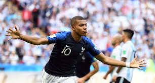 Kylian Mbappé cite ses cinq favoris pour le Ballon d'or France Football