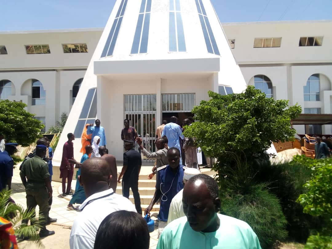 CDD Magal 2018 - Explosion du disjoncteur de la mairie de Touba: Préfet, Commandant, Commissaire, Marabouts, tous détalent plus vite que «leuk»; le maire de Mbacké prêt à sauter du premier étage !