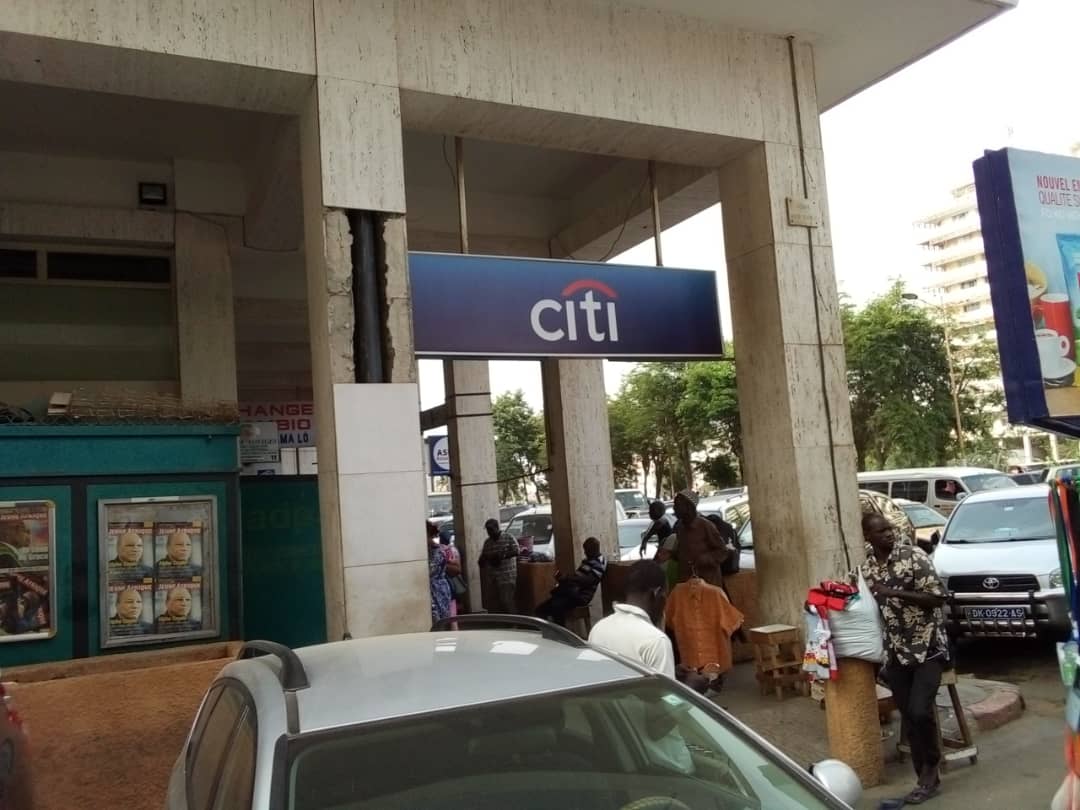 URGENT : Pour une créance de 1 milliard FCFA, le matériel de Citibank Sénégal sise à la Place de l'Indépendance saisi par huissier