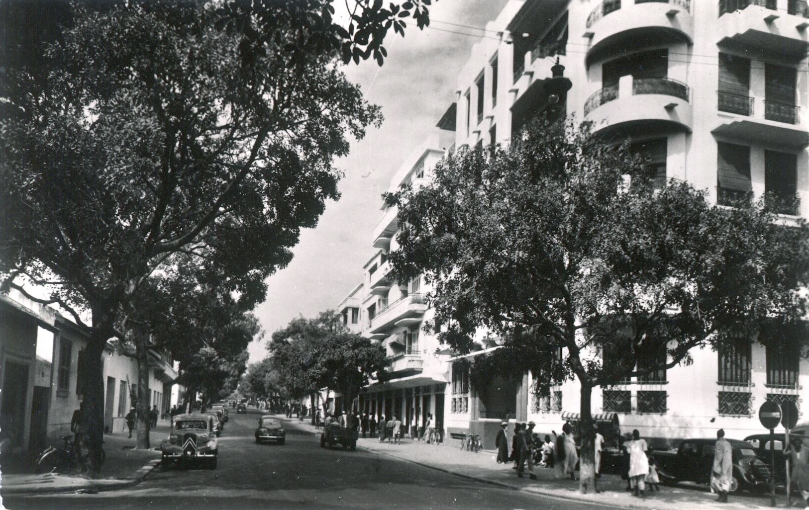 Carte postale- Voici une dernière vue de l’ancien boulevard National devenu avenue Georges Pompidou