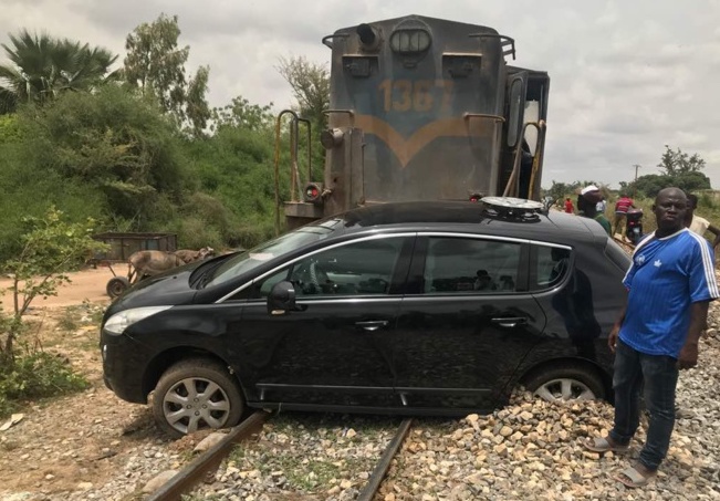Vidéo- Il a failli être broyé par un train à Thiès