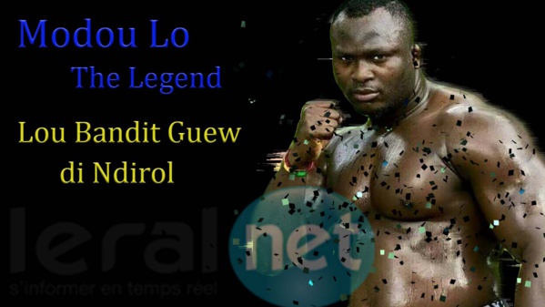 Modou Lo nage sur un terrain miné
