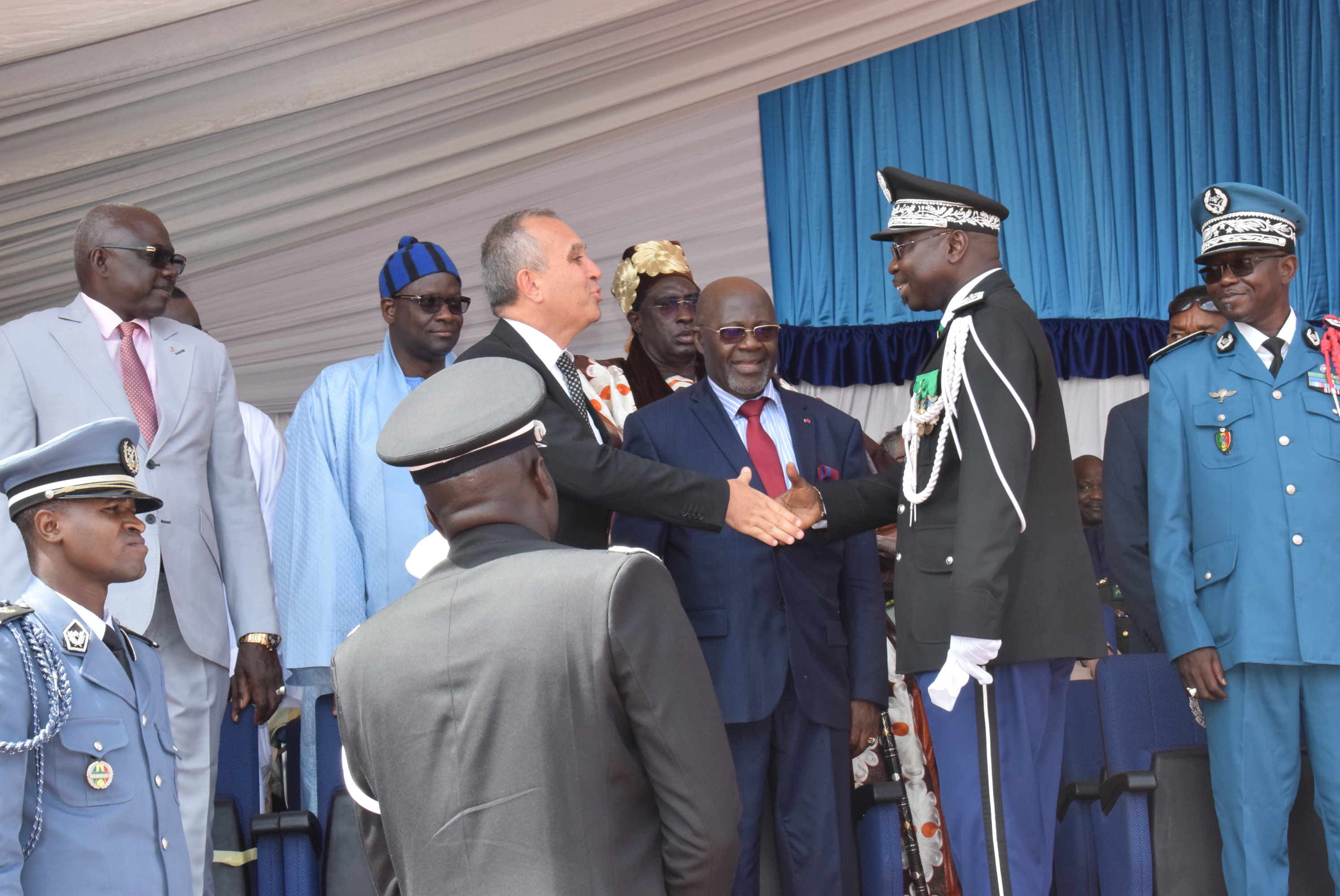 Photos : Installation de Cheikh Sène dans ses fonctions de nouveau Haut Commandant de la Gendarmerie nationale et Directeur de la justice militaire Photos : Installation de Cheikh Sène dans ses fonctions de nouveau Haut Commandant de la Gendarmerie nationale et Directeur de la justice militaire