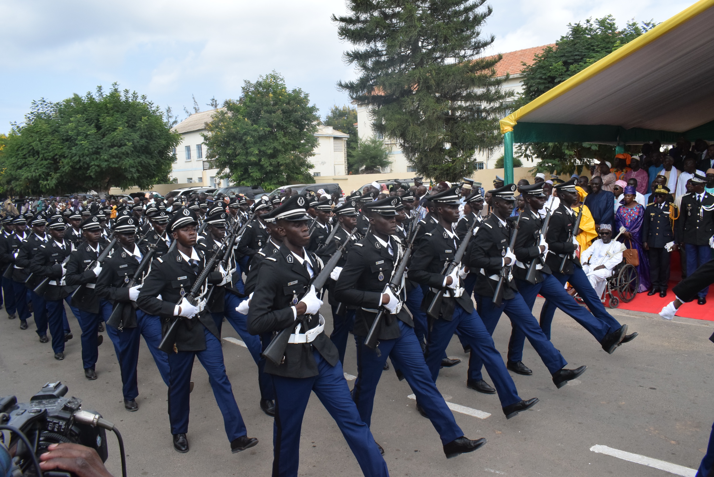 Photos : Installation de Cheikh Sène dans ses fonctions de nouveau Haut Commandant de la Gendarmerie nationale et Directeur de la justice militaire Photos : Installation de Cheikh Sène dans ses fonctions de nouveau Haut Commandant de la Gendarmerie nationale et Directeur de la justice militaire