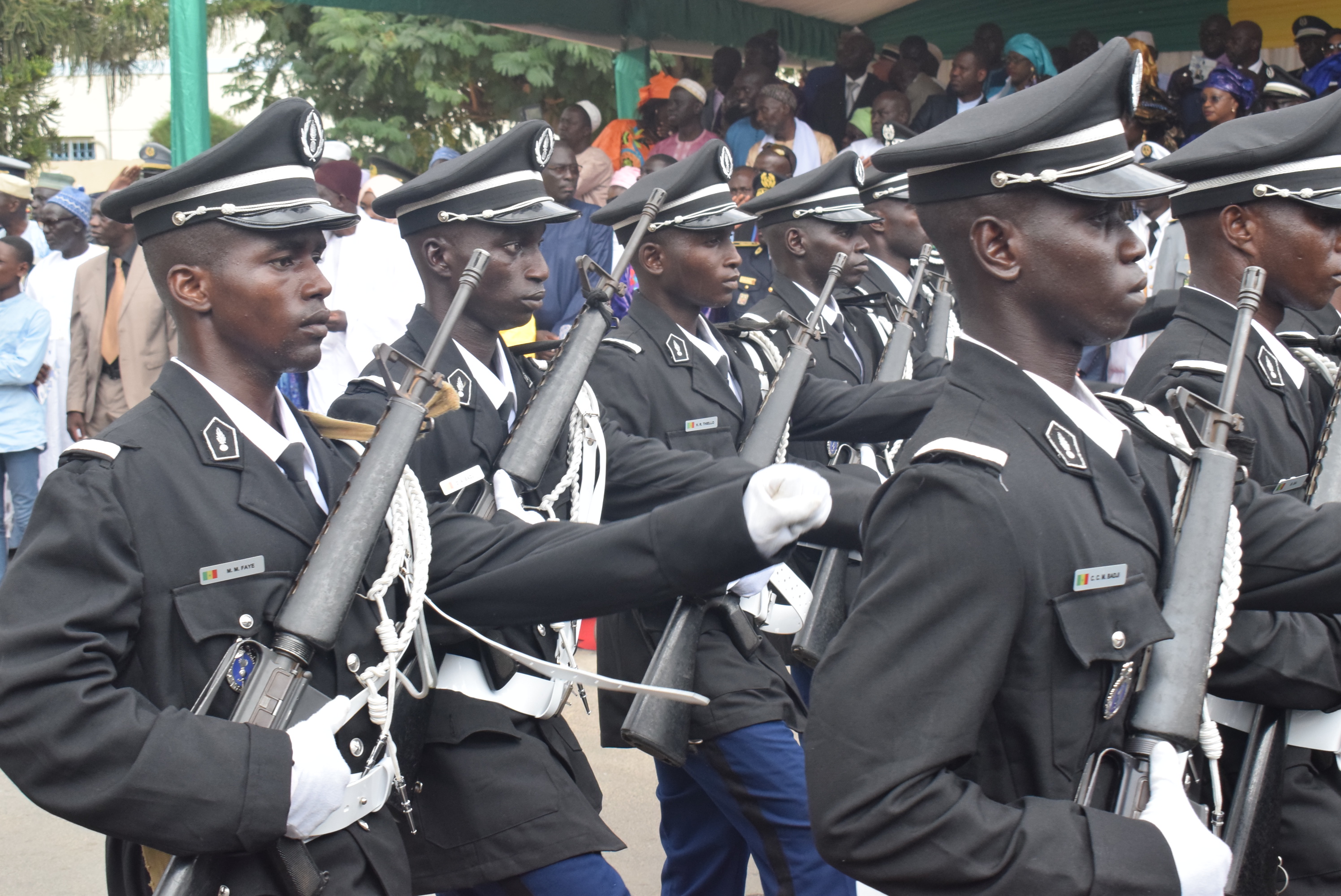 Photos : Installation de Cheikh Sène dans ses fonctions de nouveau Haut Commandant de la Gendarmerie nationale et Directeur de la justice militaire Photos : Installation de Cheikh Sène dans ses fonctions de nouveau Haut Commandant de la Gendarmerie nationale et Directeur de la justice militaire