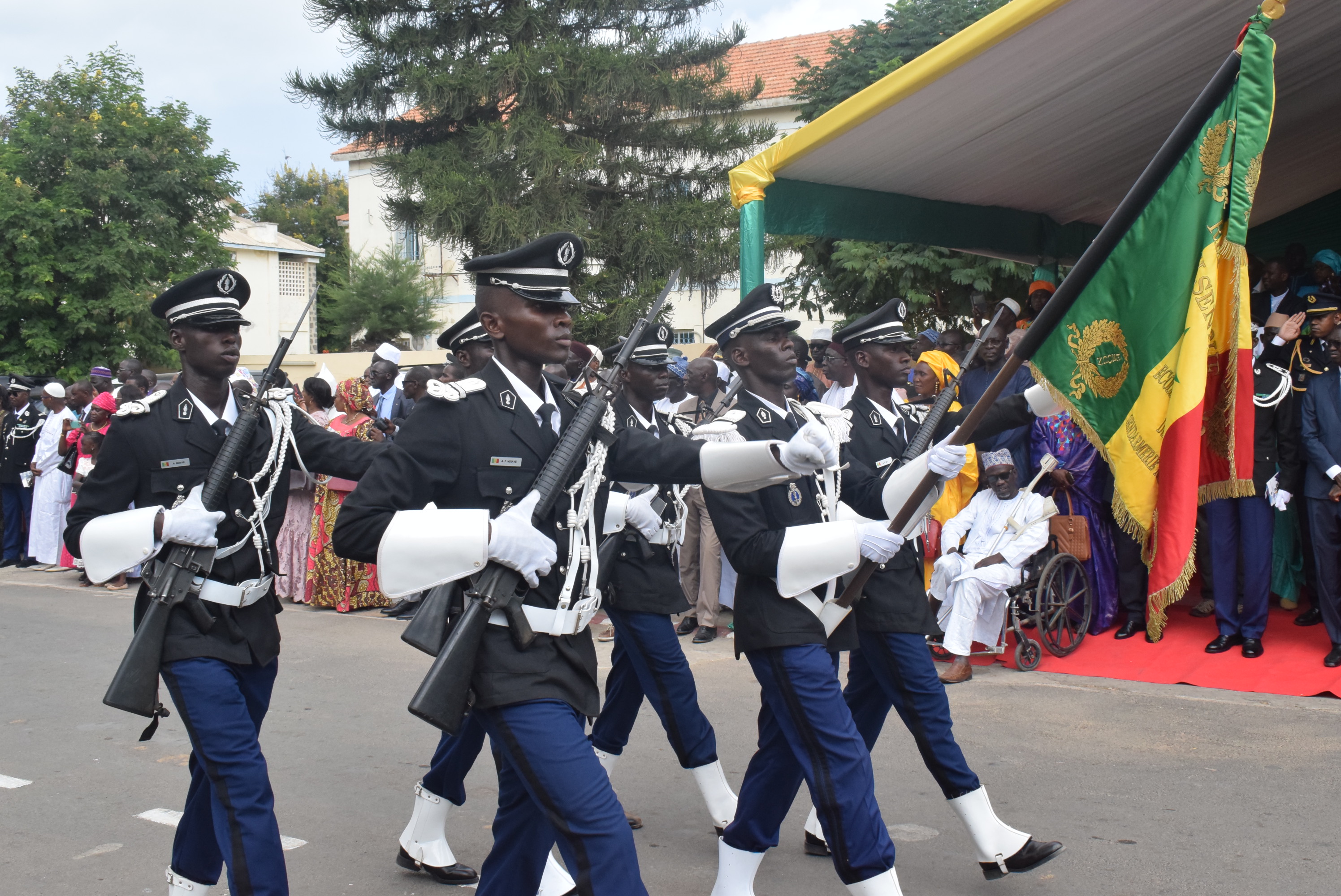 Photos : Installation de Cheikh Sène dans ses fonctions de nouveau Haut Commandant de la Gendarmerie nationale et Directeur de la justice militaire Photos : Installation de Cheikh Sène dans ses fonctions de nouveau Haut Commandant de la Gendarmerie nationale et Directeur de la justice militaire