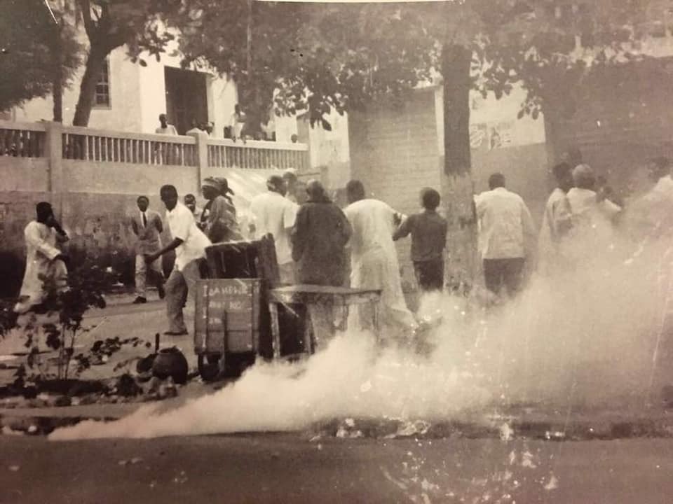 Novembre 1990 : Manifestation pour l'accès aux médias d'Etat et à des élections libres démocratiques et transparentes