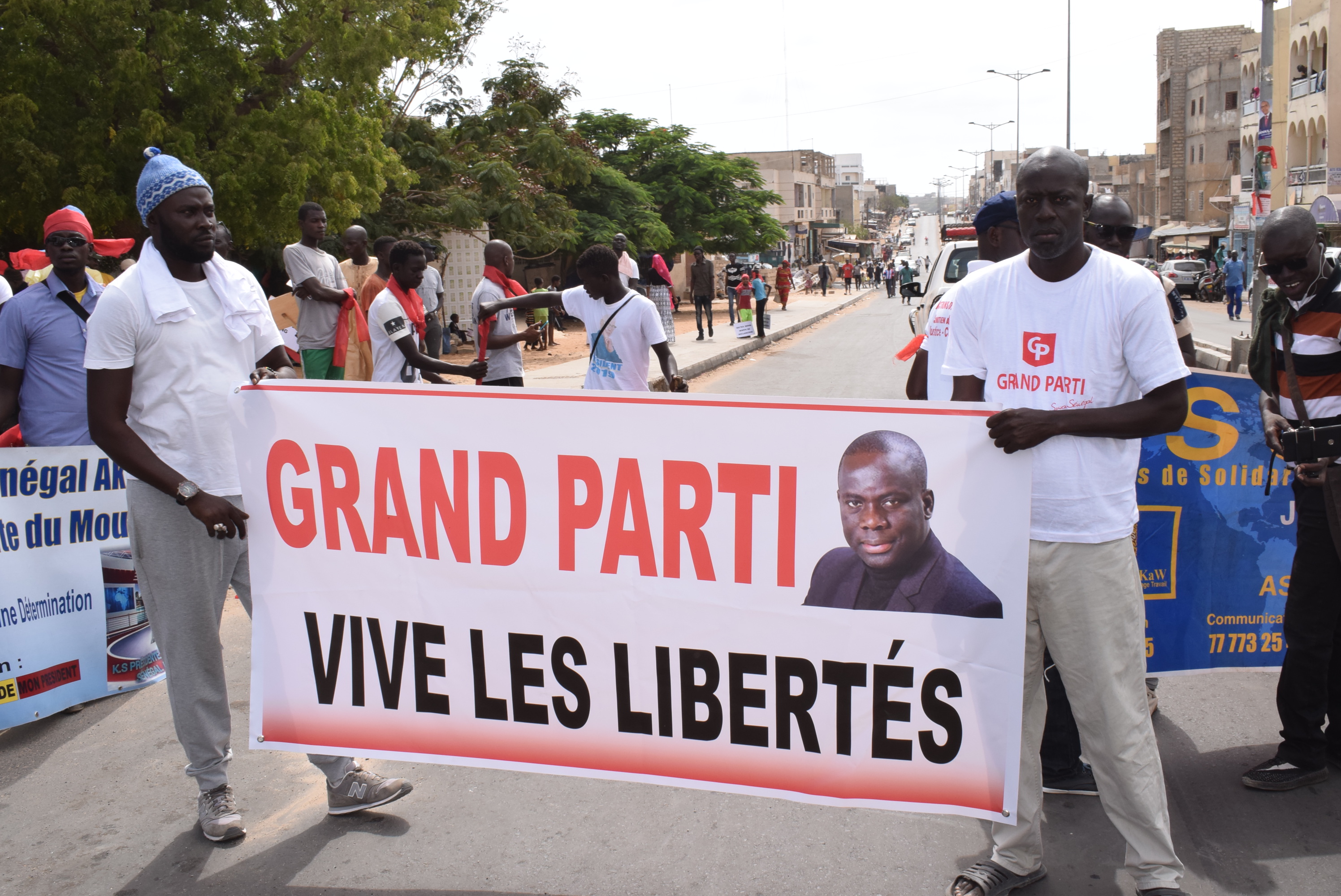 Photos : les images de la marche du Front de Résistance Nationale (FRN) à Guédiawaye et Pikine 