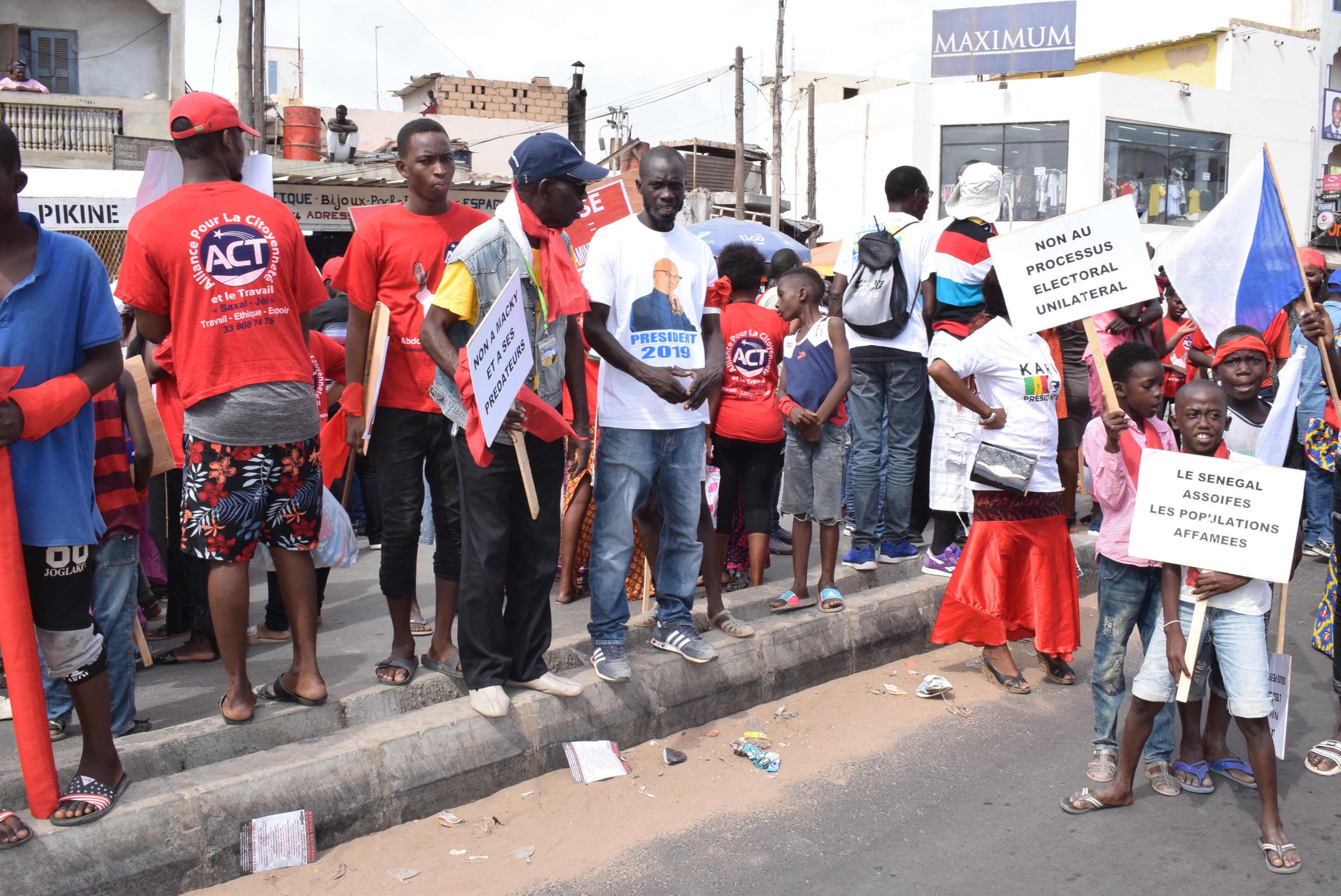 Photos : les images de la marche du Front de Résistance Nationale (FRN) à Guédiawaye et Pikine 