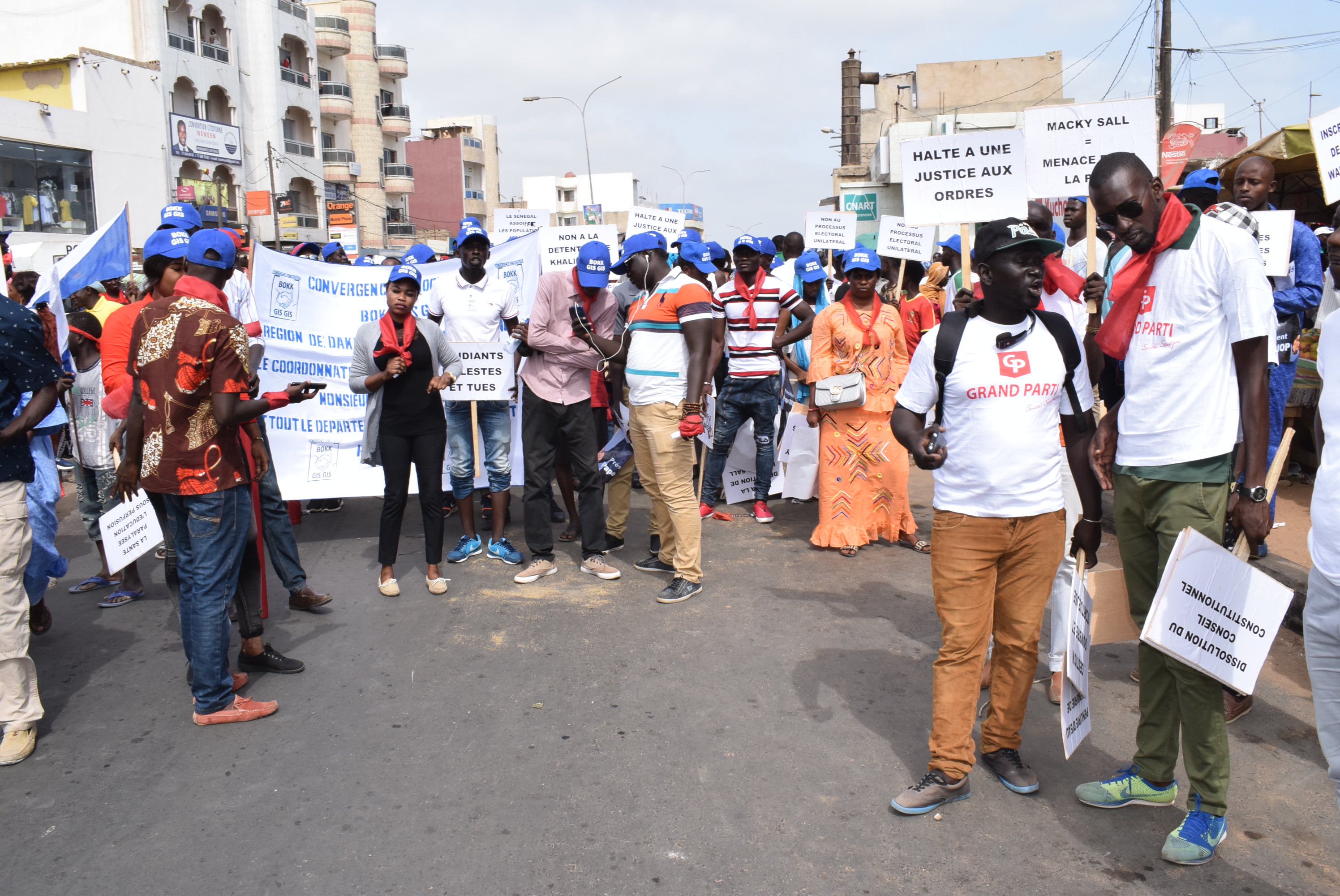 Photos : les images de la marche du Front de Résistance Nationale (FRN) à Guédiawaye et Pikine 
