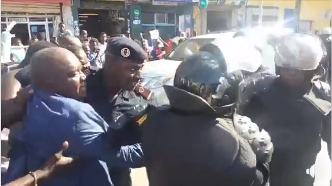 Urgent: Sit-in de l'opposition; Omar Sarr arrêté par la Police