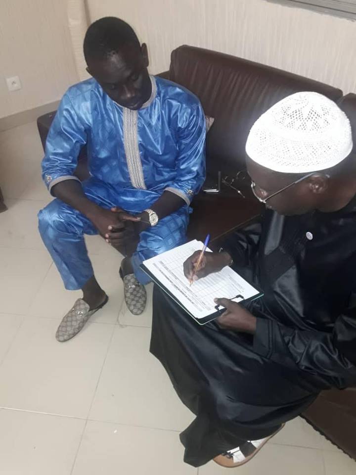 Le chanteur Pape Diouf parraine Macky Sall Le chanteur Pape Diouf parraine Macky Sall