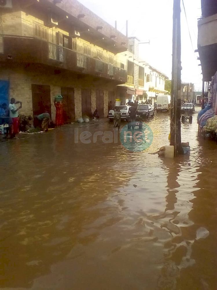 Vidéo: Inondation à Rufisque: Keuri Kao, la Mairie, la Senelec et la poste de Police, inacessibles 