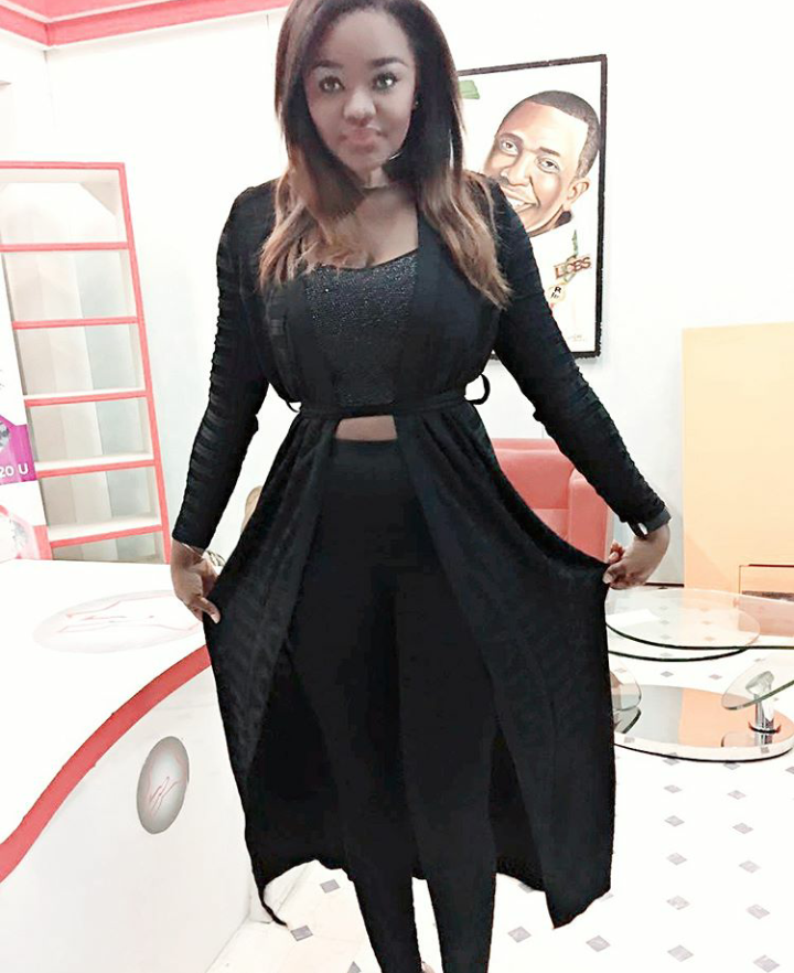 Photos : Fama Thioune et sa robe Zorro, xaalaass, regardez