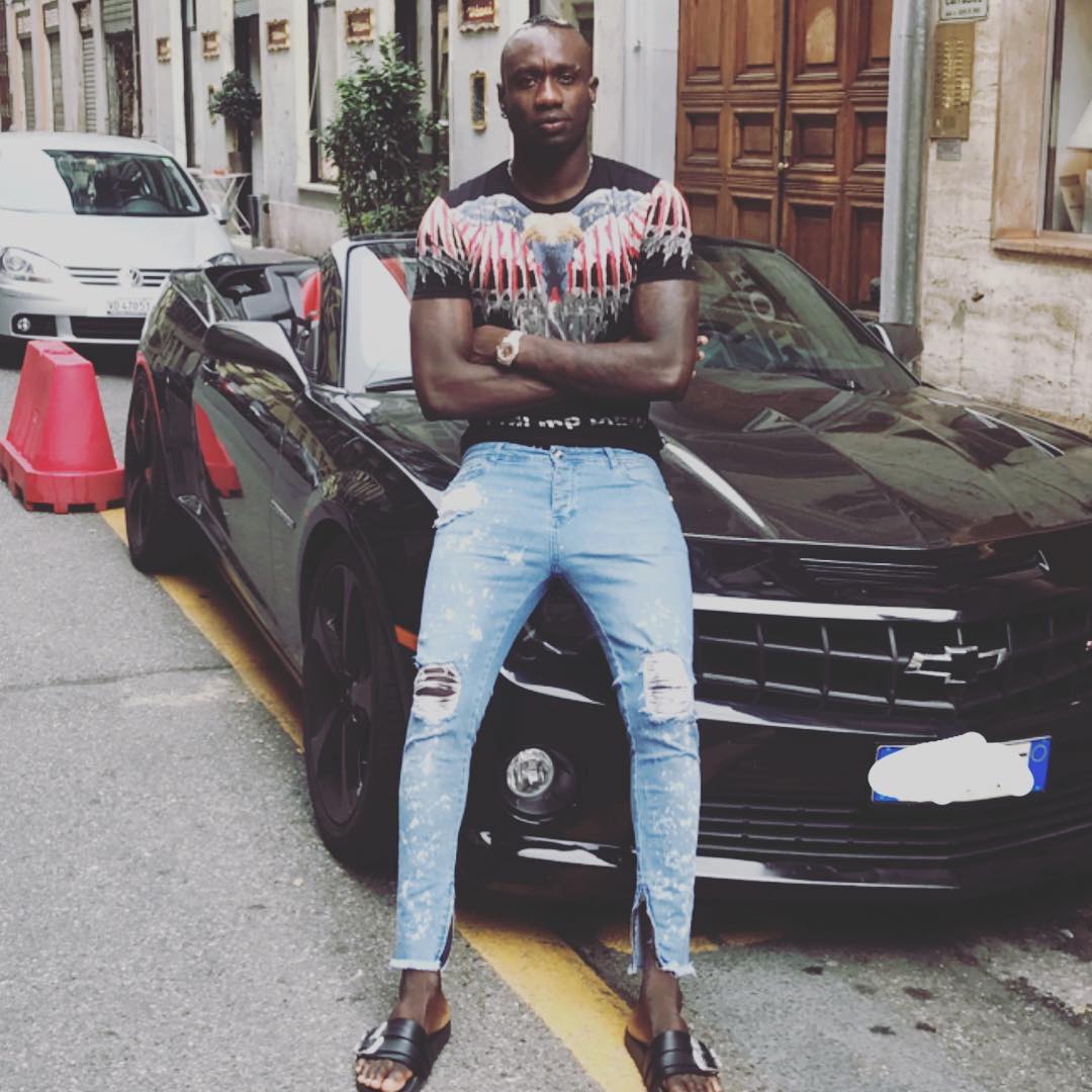 13 photos : Mbaye Diagne, l'international sénégalais et sa belle décapotable Chevrolet