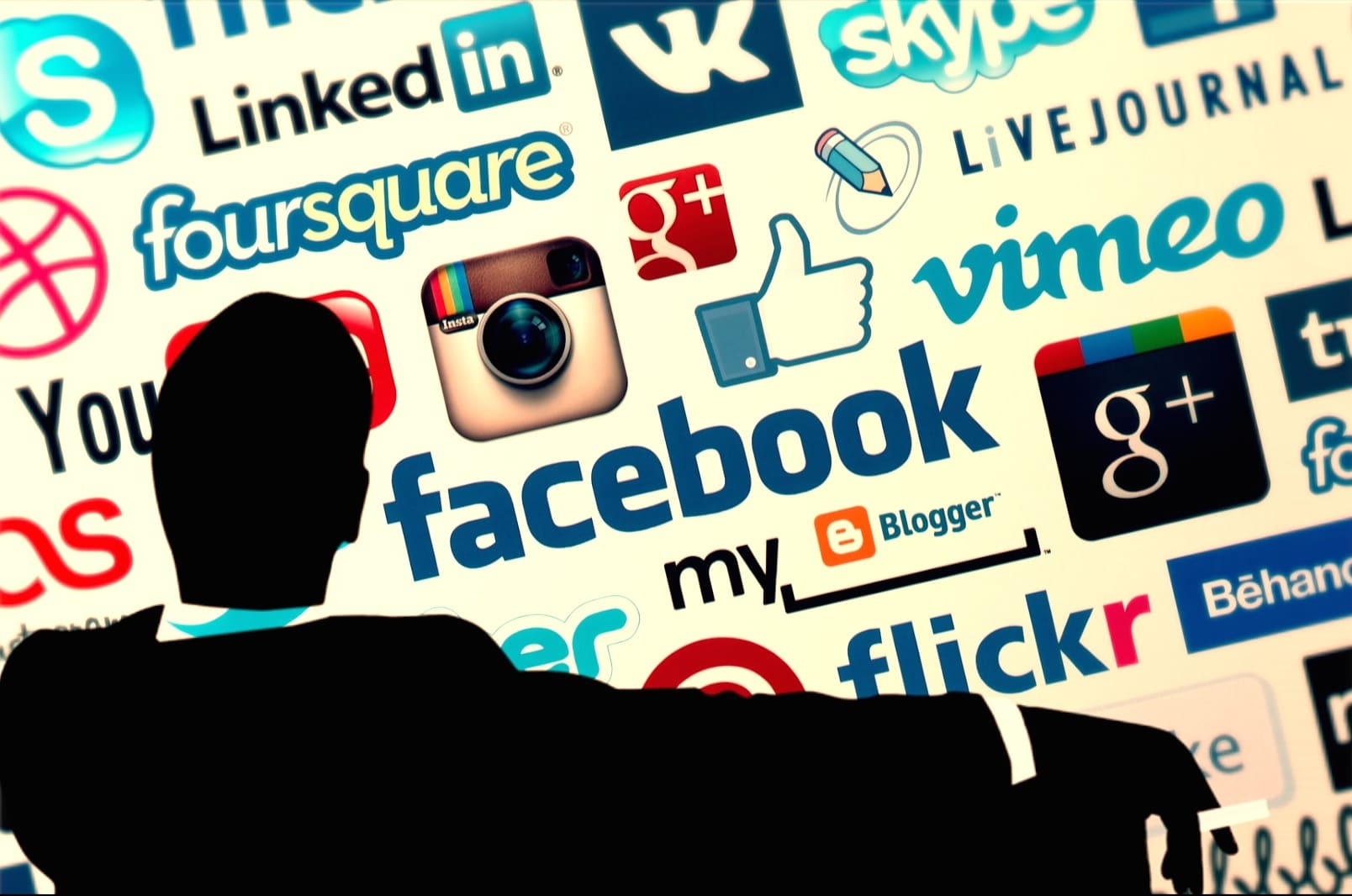 L’Arche Communication cherche : Un Community Manager
