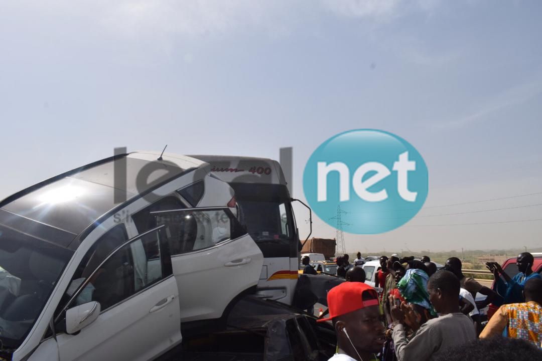 Photos - Accident sur l'autoroute à péage : Collision monstre entre plusieurs voitures à hauteur de Diamniadio