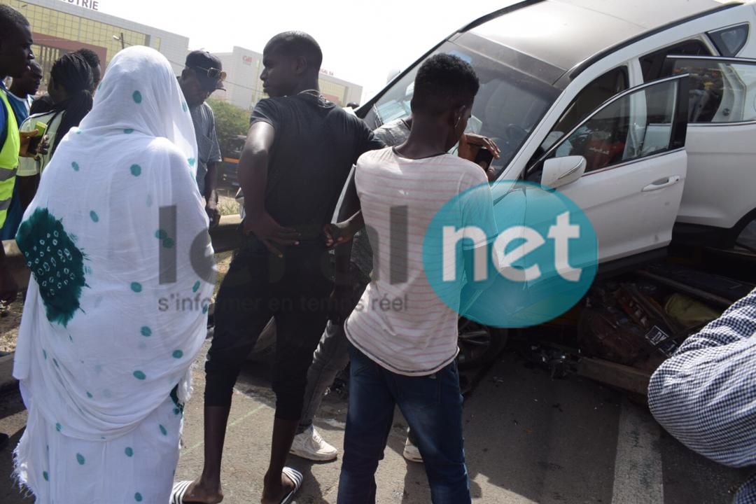 Photos - Accident sur l'autoroute à péage : Collision monstre entre plusieurs voitures à hauteur de Diamniadio