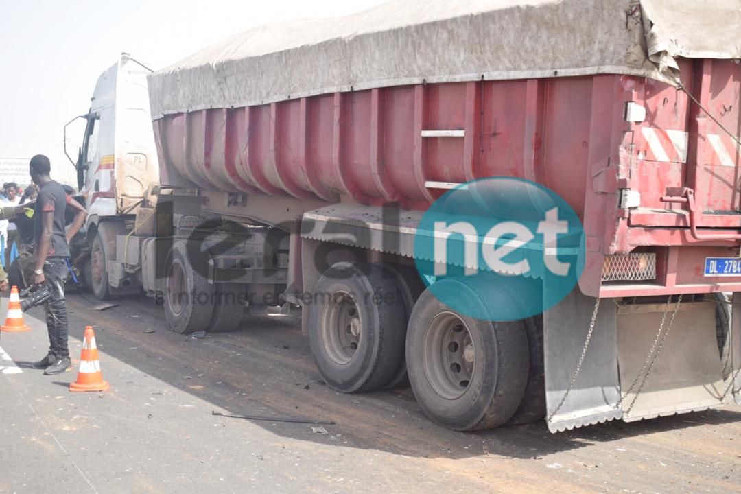 Photos - Accident sur l'autoroute à péage : Collision monstre entre plusieurs voitures à hauteur de Diamniadio