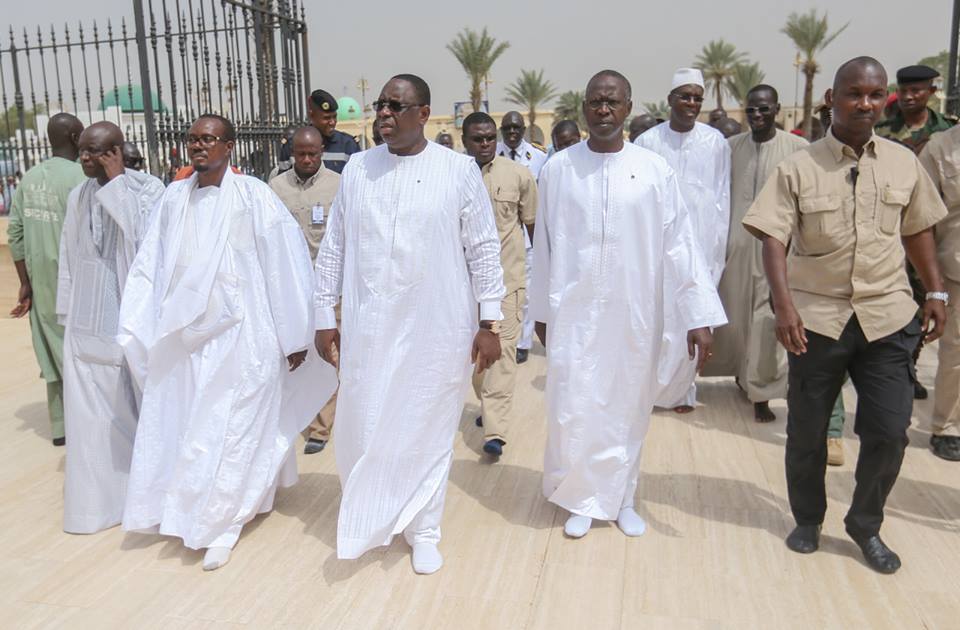 Photos : Le Président Macky Sall a effectué la prière du vendredi à la Grande Mosquée de Touba