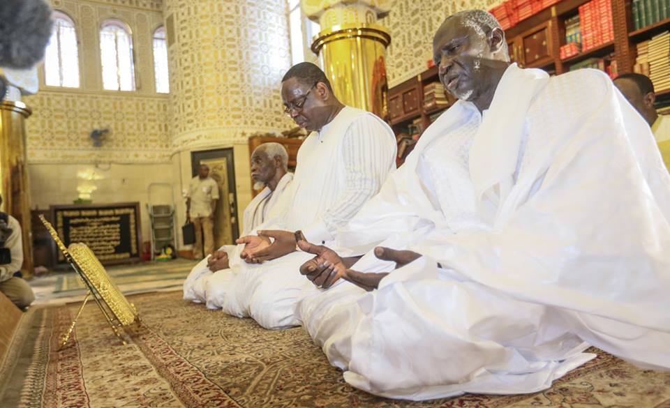Photos : Le Président Macky Sall a effectué la prière du vendredi à la Grande Mosquée de Touba