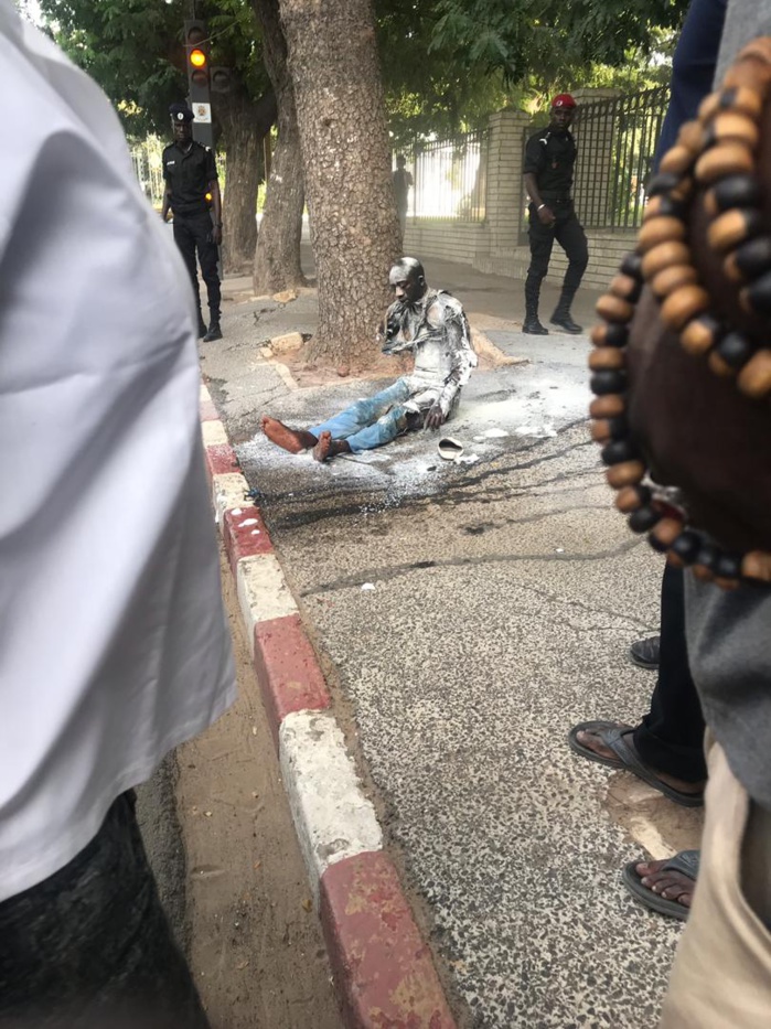 Urgent : Un homme a tenté de s'immoler devant le palais