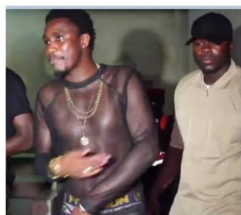 Le nouvel accoutrement de Wally Seck qui secoue la toile ! (04 photos)