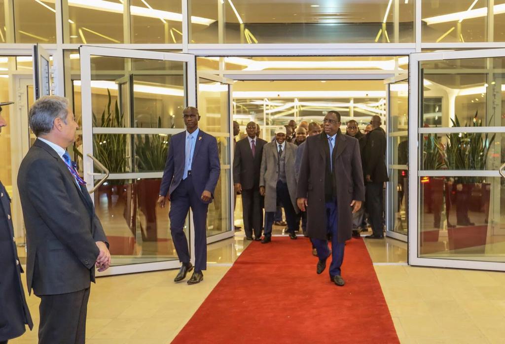 Visite du Président Macky Sall à Paris: Un bain de foule impressionnant à son accueil, l’opposition s’efface (images)