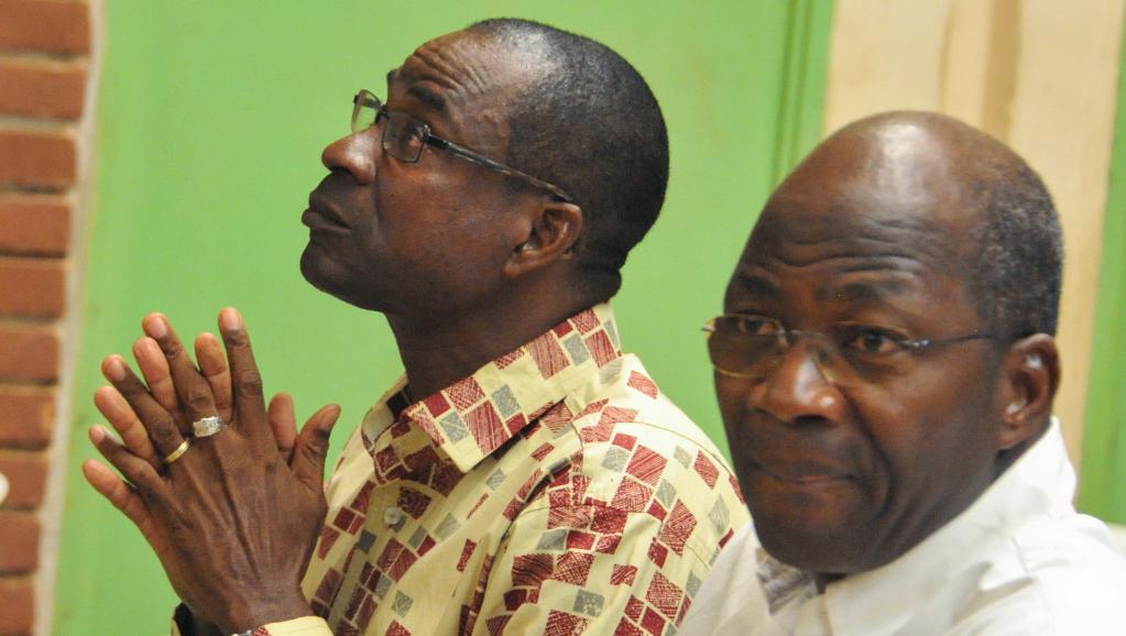 Le général Gilbert Diendéré (G) et l'ancien ministre des Affaires étrangère Djibrill Bassolé sont les pincipaux accusés dans le procès du putsch manqué de septembre 2015. © Ahmed OUOBA / AFP
