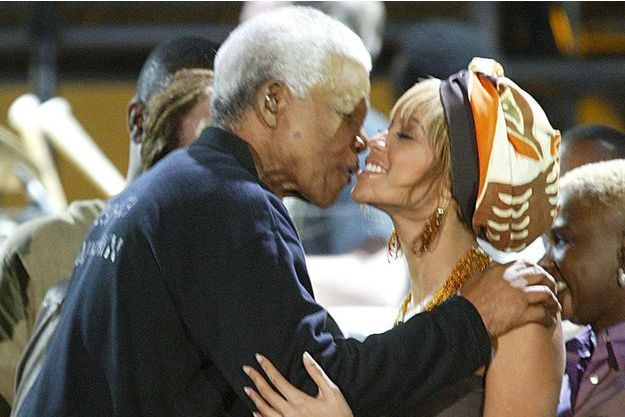 Nelson Mandela et Beyoncé en 2004 AP/SIPA