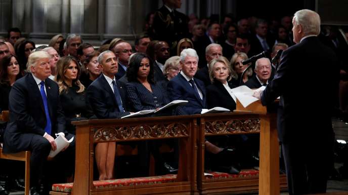 Donald et Melania Trump, Barack et Michelle Obama, Bill et Hillary Clinton et Jimmy et Rosalynn Carter étaient installés au premier rang de la cathédrale. POOL / REUTERS