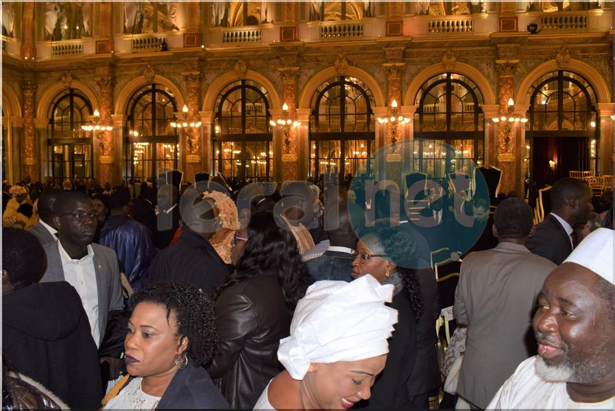 Les images de la séance de dédicace du livre "Le Sénégal au cœur" de Macky Sall à l'hôtel Inter- Continental de Paris