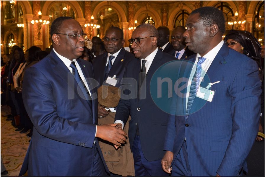Les images de la séance de dédicace du livre "Le Sénégal au cœur" de Macky Sall à l'hôtel Inter- Continental de Paris