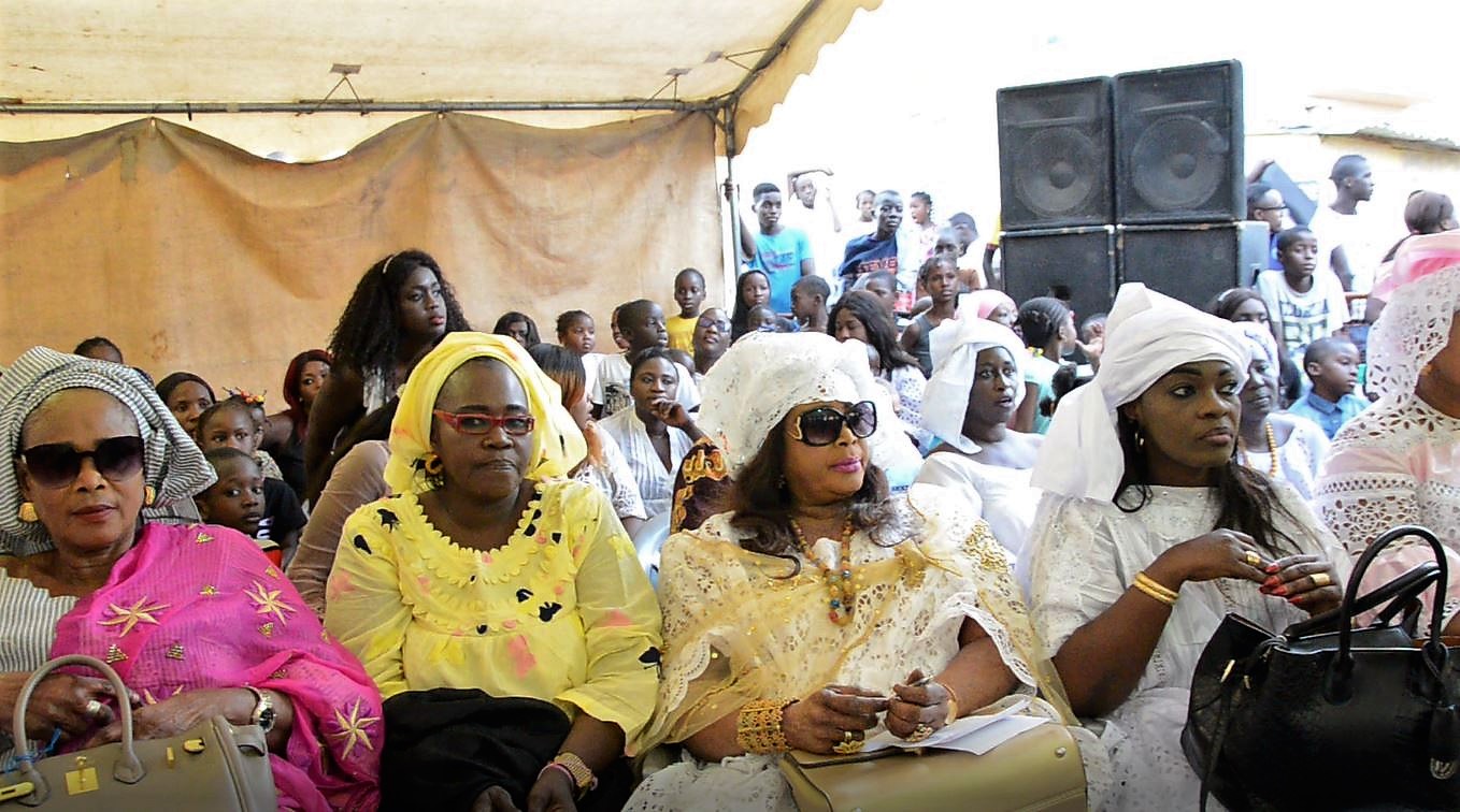 Vidéo et photos : Cheikh Ahmed Tidiane Bâ offre 1000 cadeaux de Noël aux enfants de la Médina