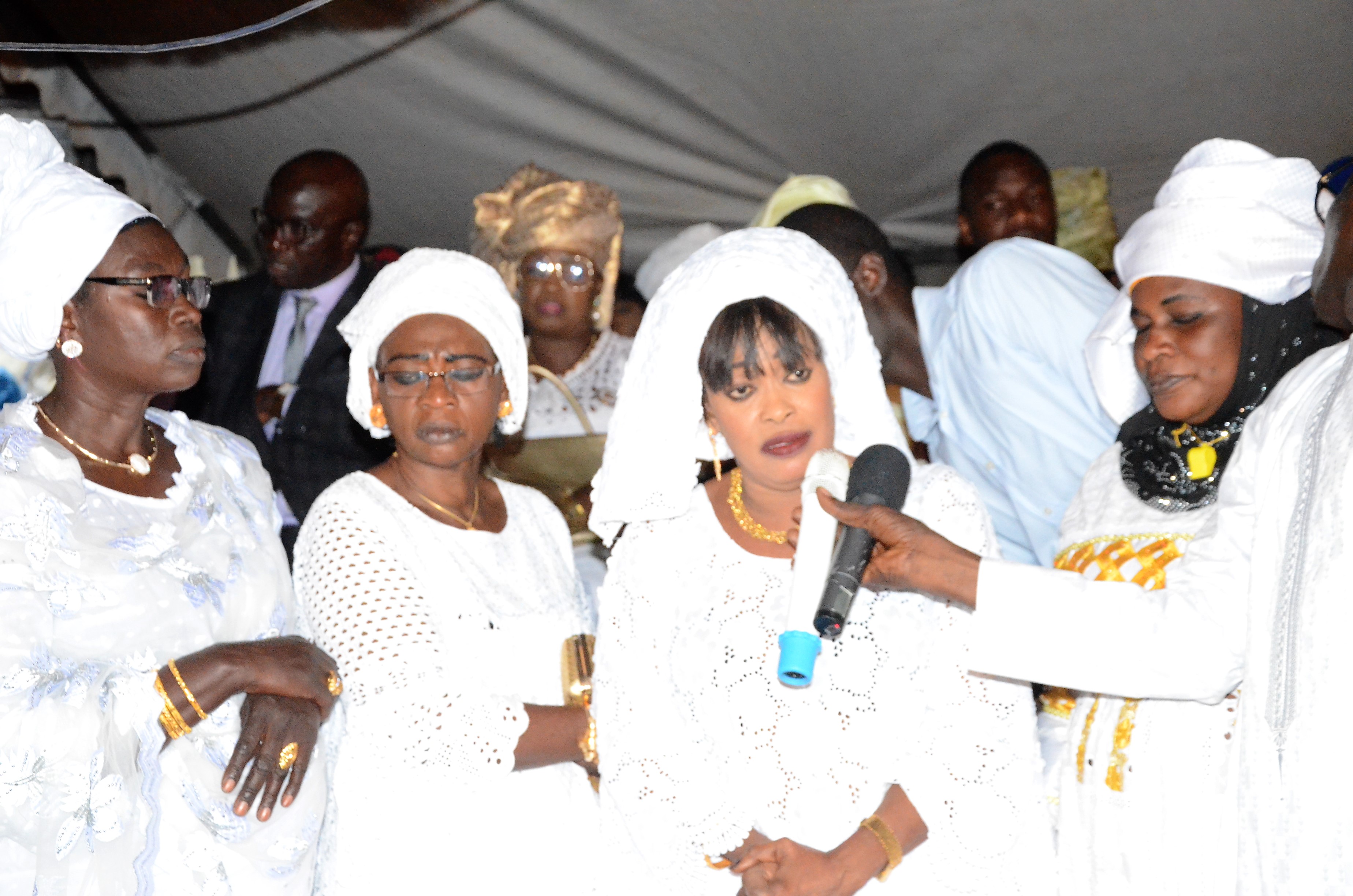 Vidéo et photos : Cheikh Ahmed Tidiane Bâ offre 1000 cadeaux de Noël aux enfants de la Médina