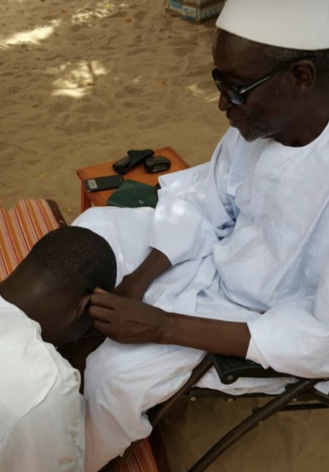Photos : Pape Diogaye Faye, le DG de Direct info s’affiche avec son marabout Serigne Cheikh Saliou Mbacké