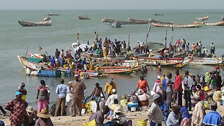 Soumbédioune: les pêcheurs barrent la Corniche pour réclamer du carburant